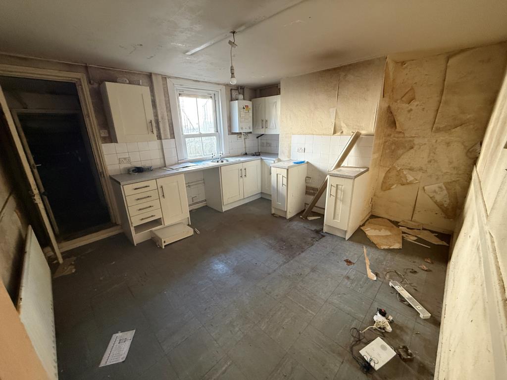 Lot: 50 - MID-TERRACE HOUSE FOR REFURBISHMENT - Kitchen on lower ground floor